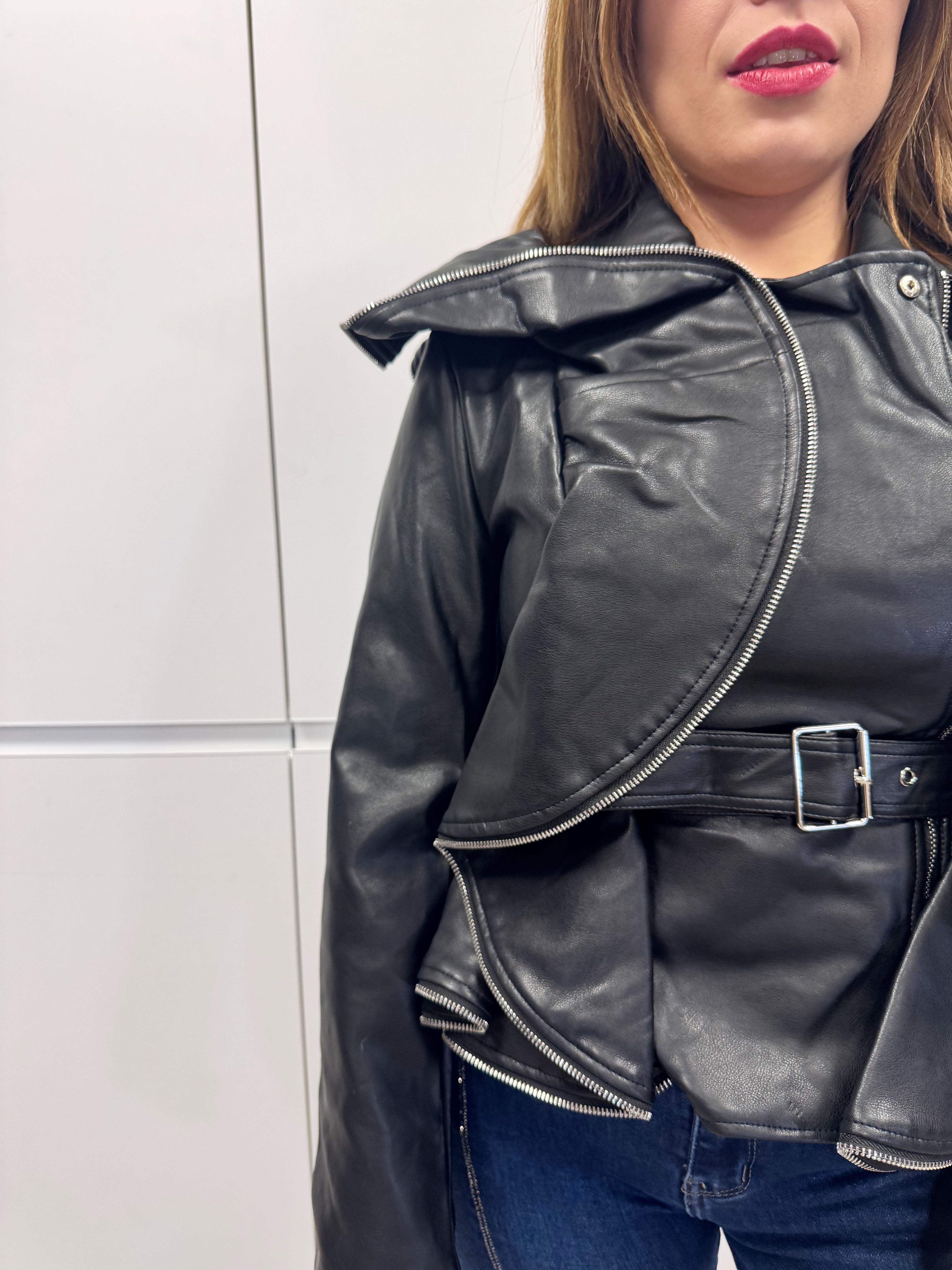 Chaqueta polipiel volante