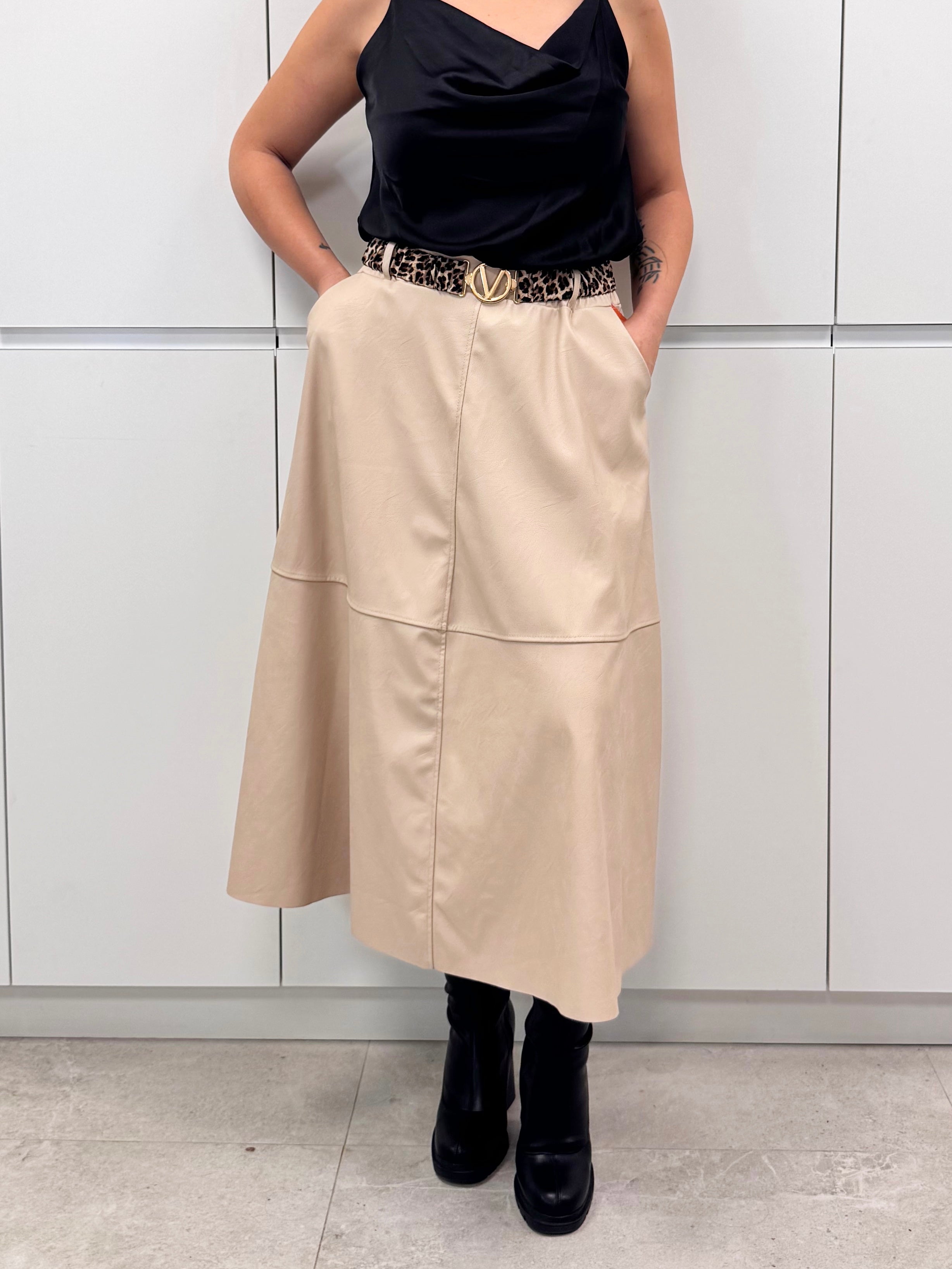 Falda larga polipiel