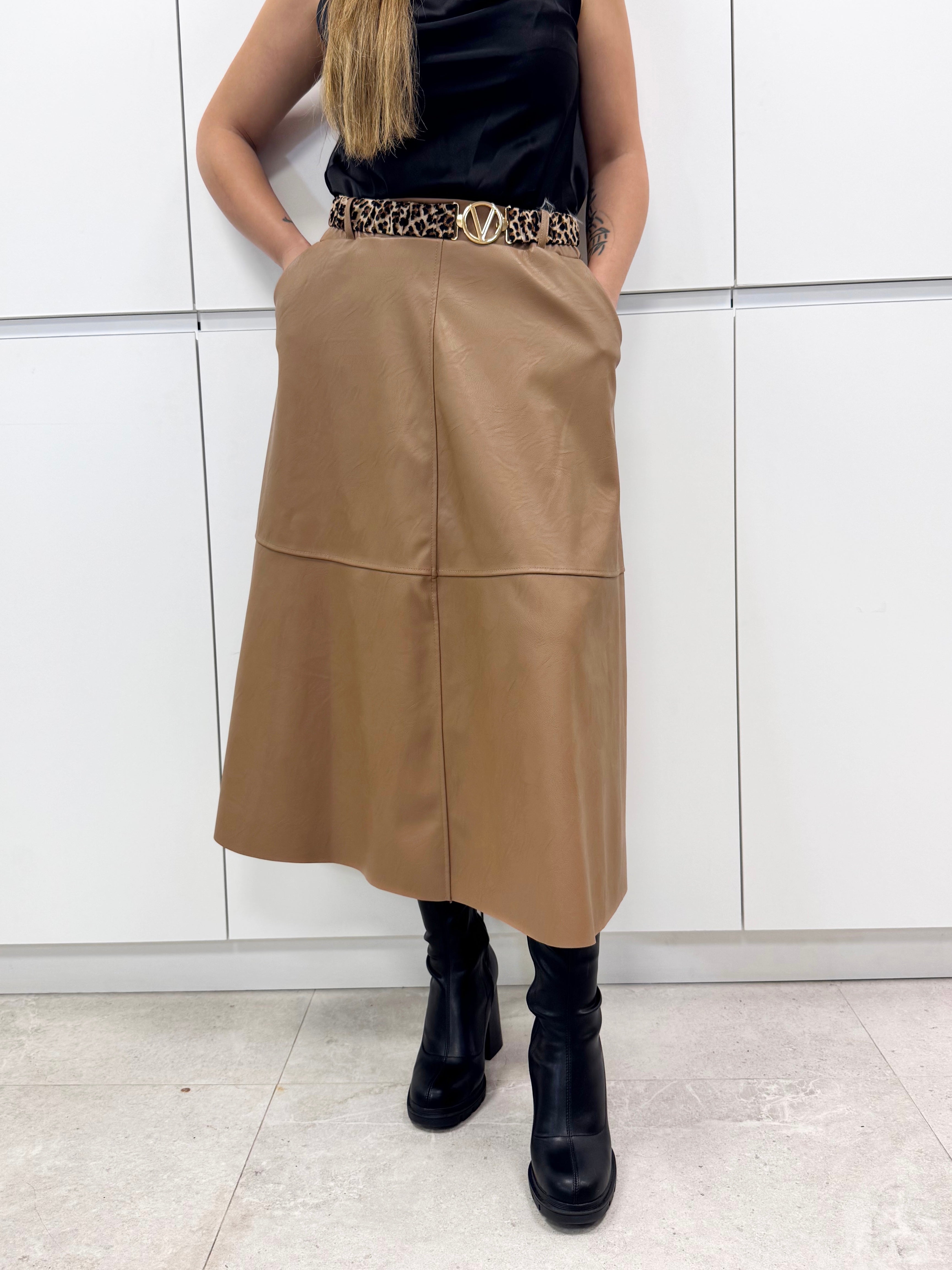 Falda larga polipiel