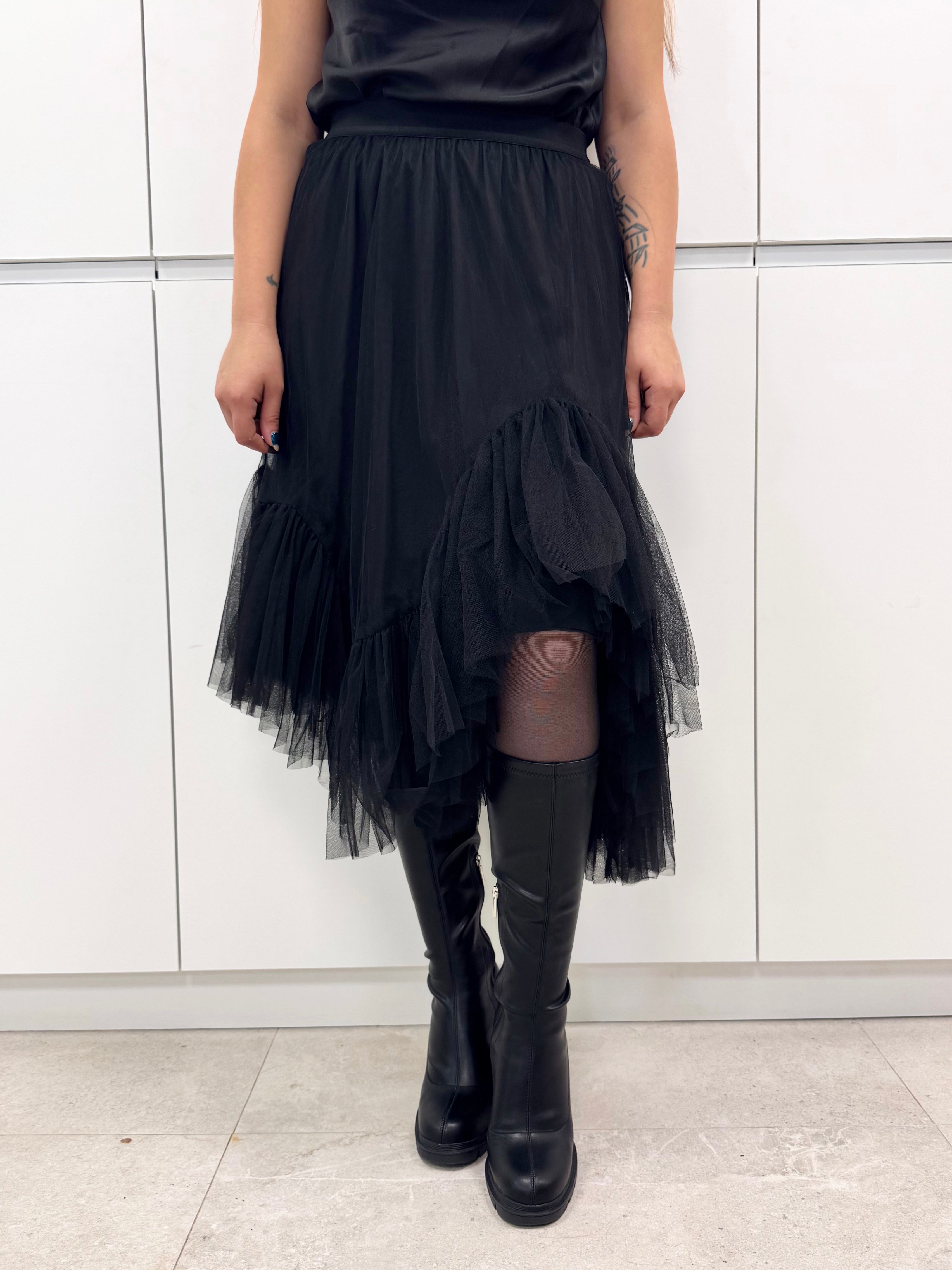 Falda tul negra apertura