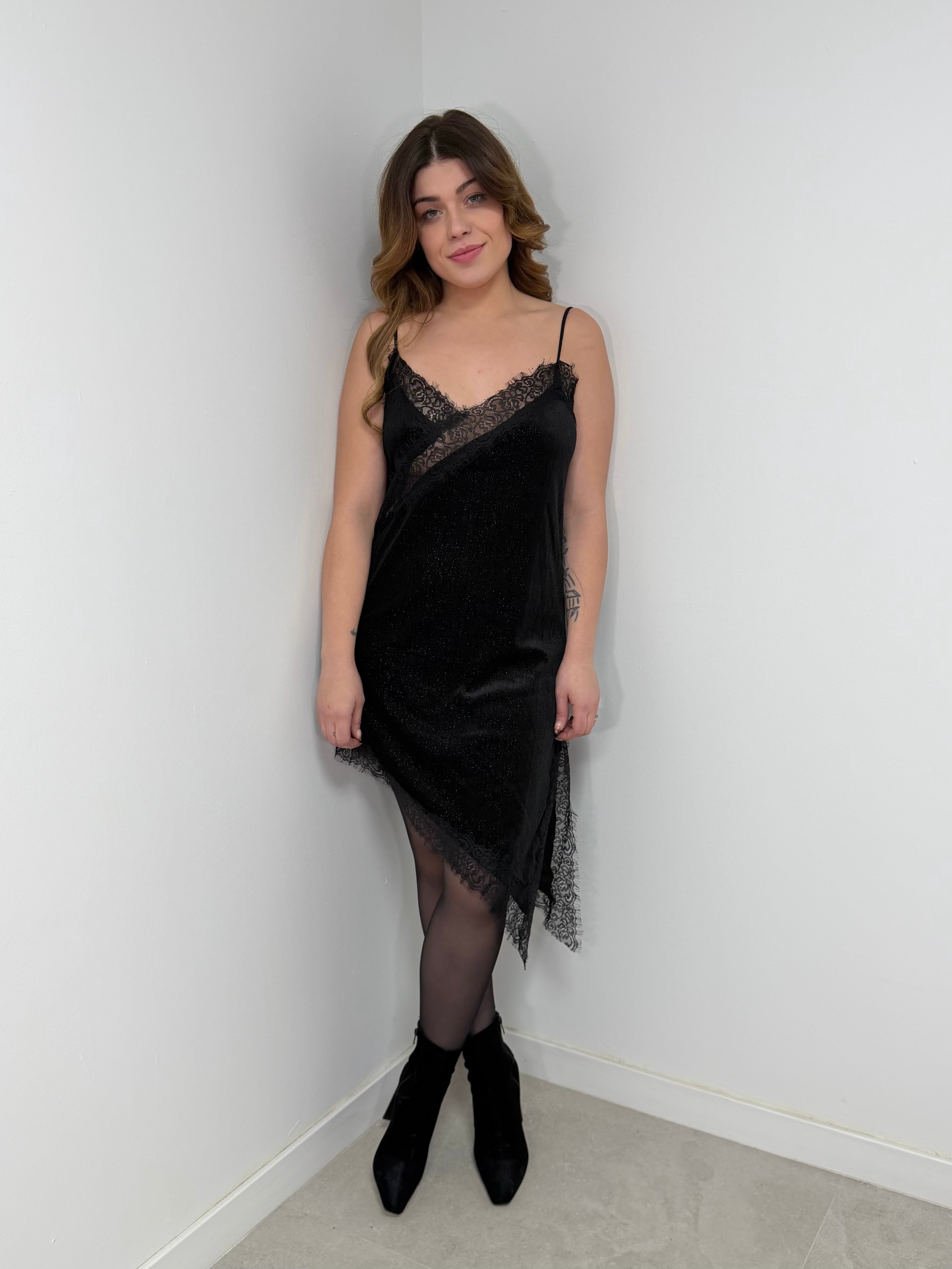 Vestido asimétrico lencero