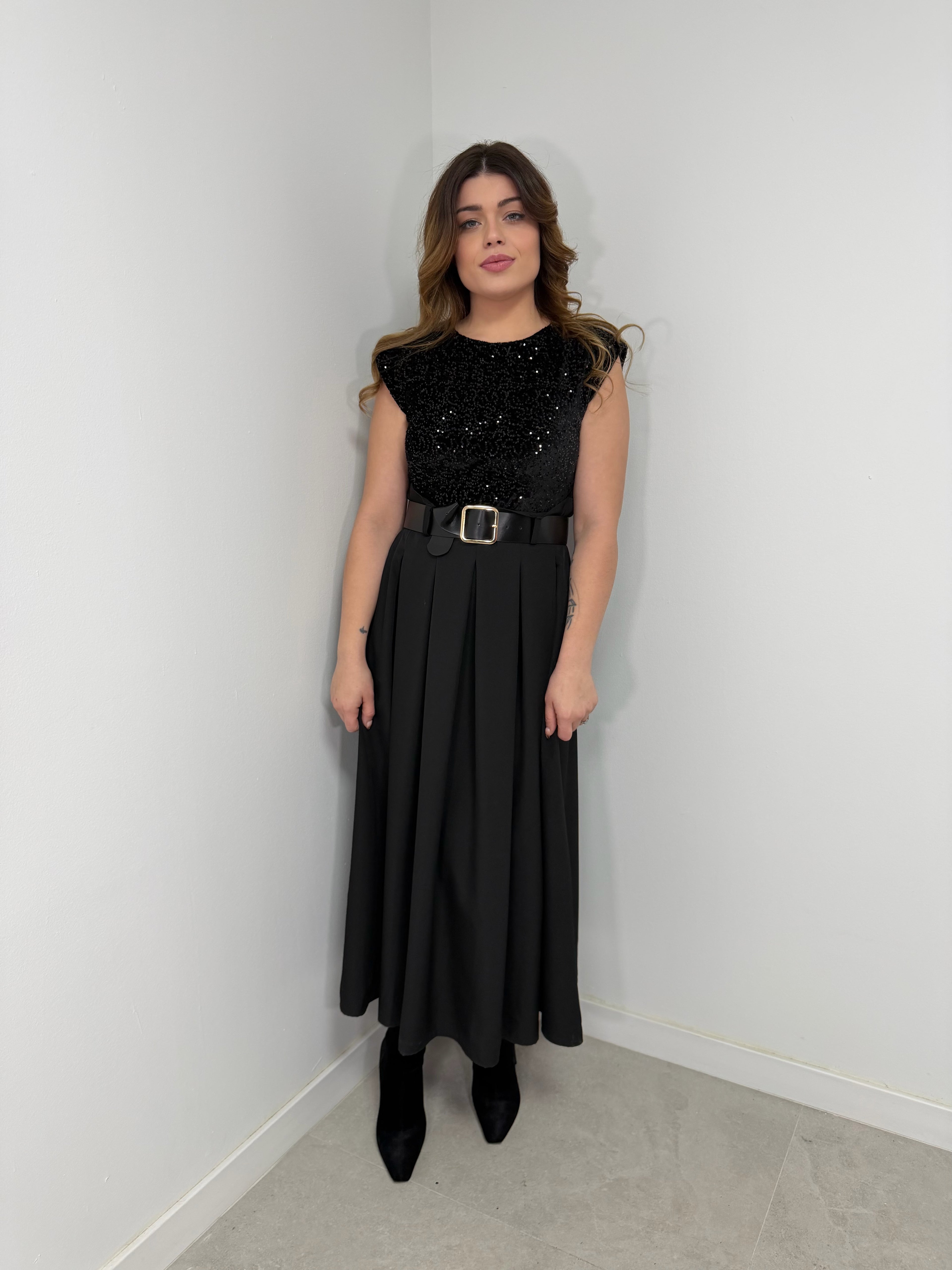 Vestido largo pliegues lentejuelas