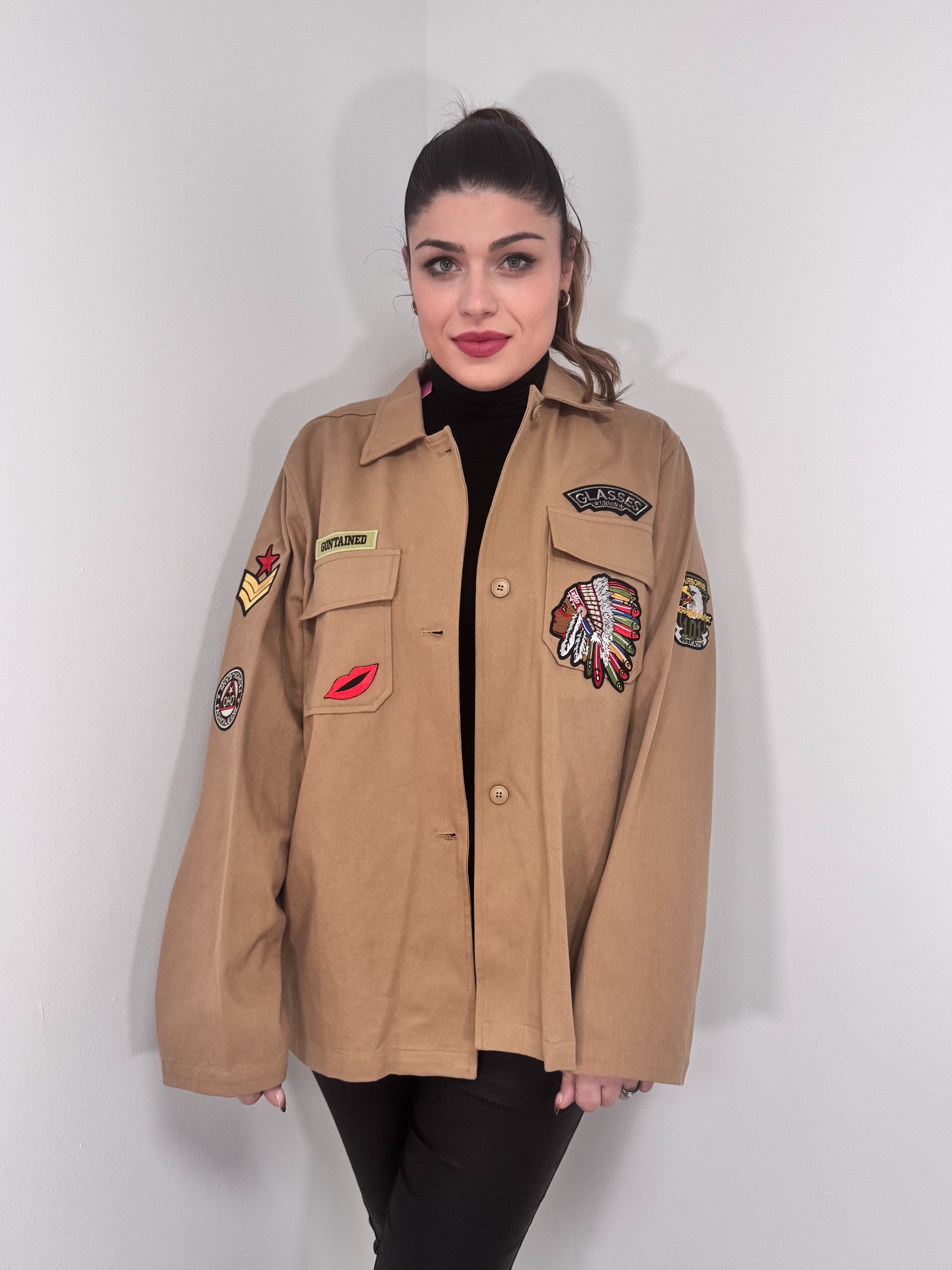 Chaqueta parches marrón arena