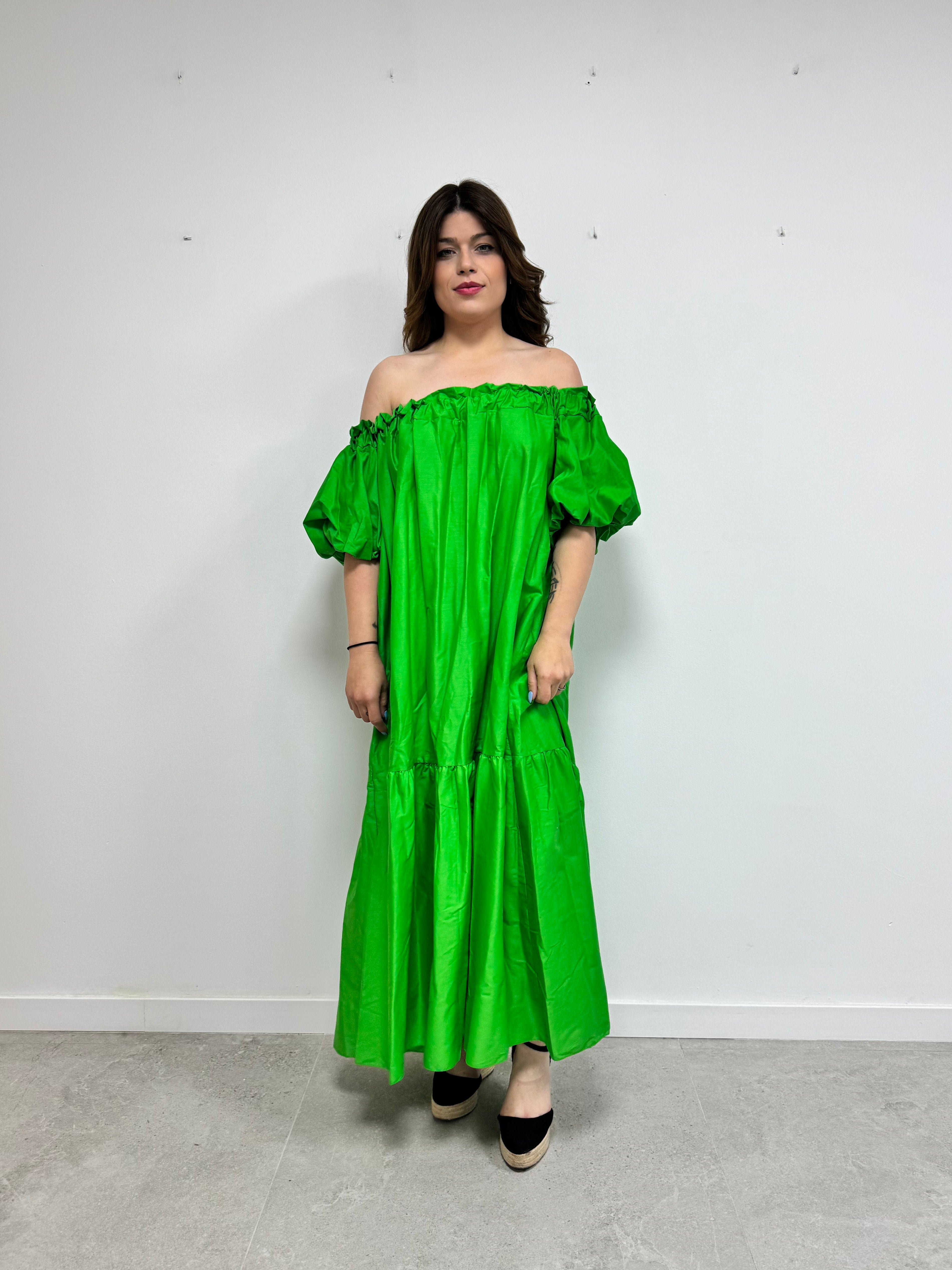 Vestido básico volante