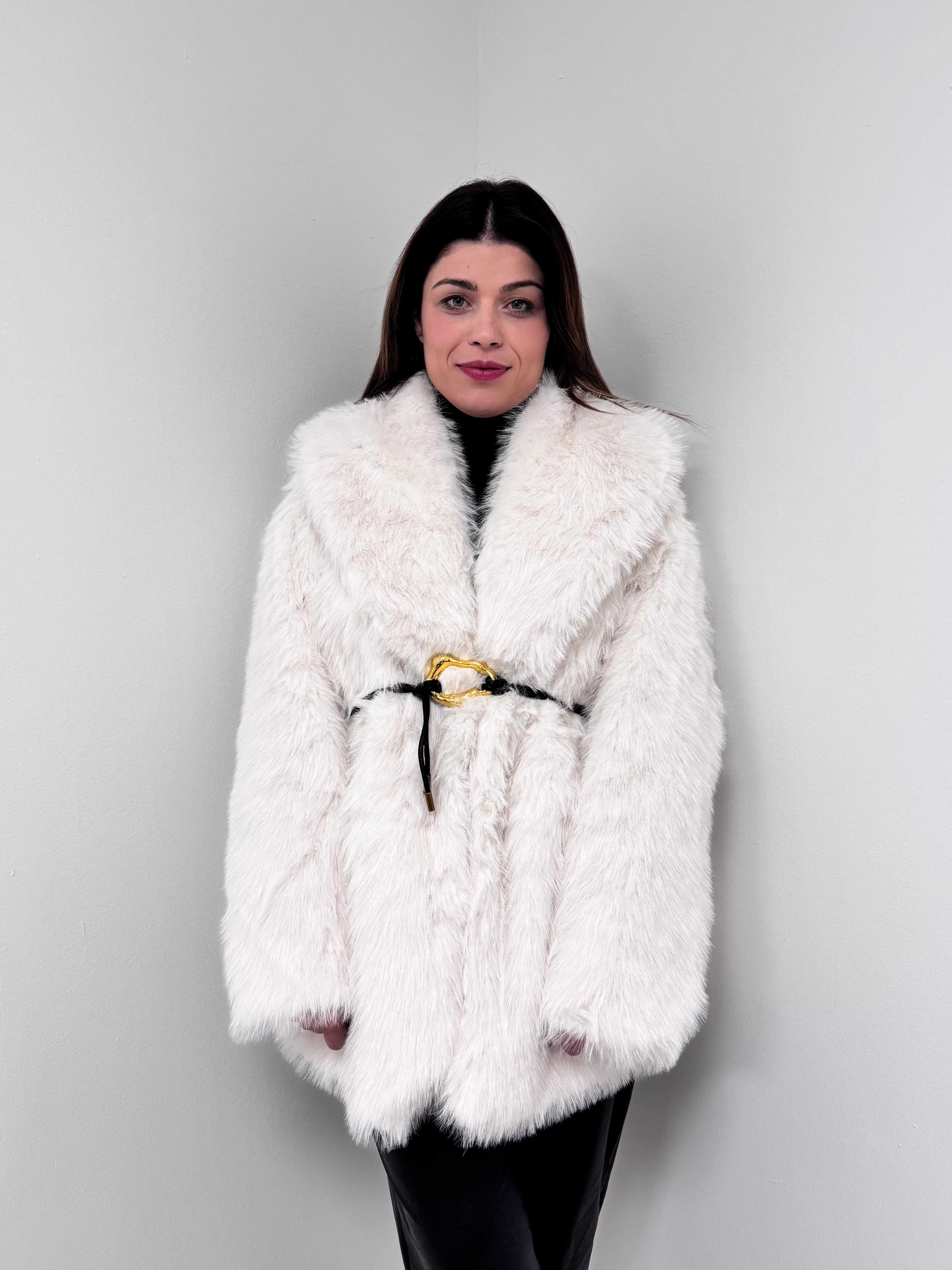 Abrigo cinturón blanco