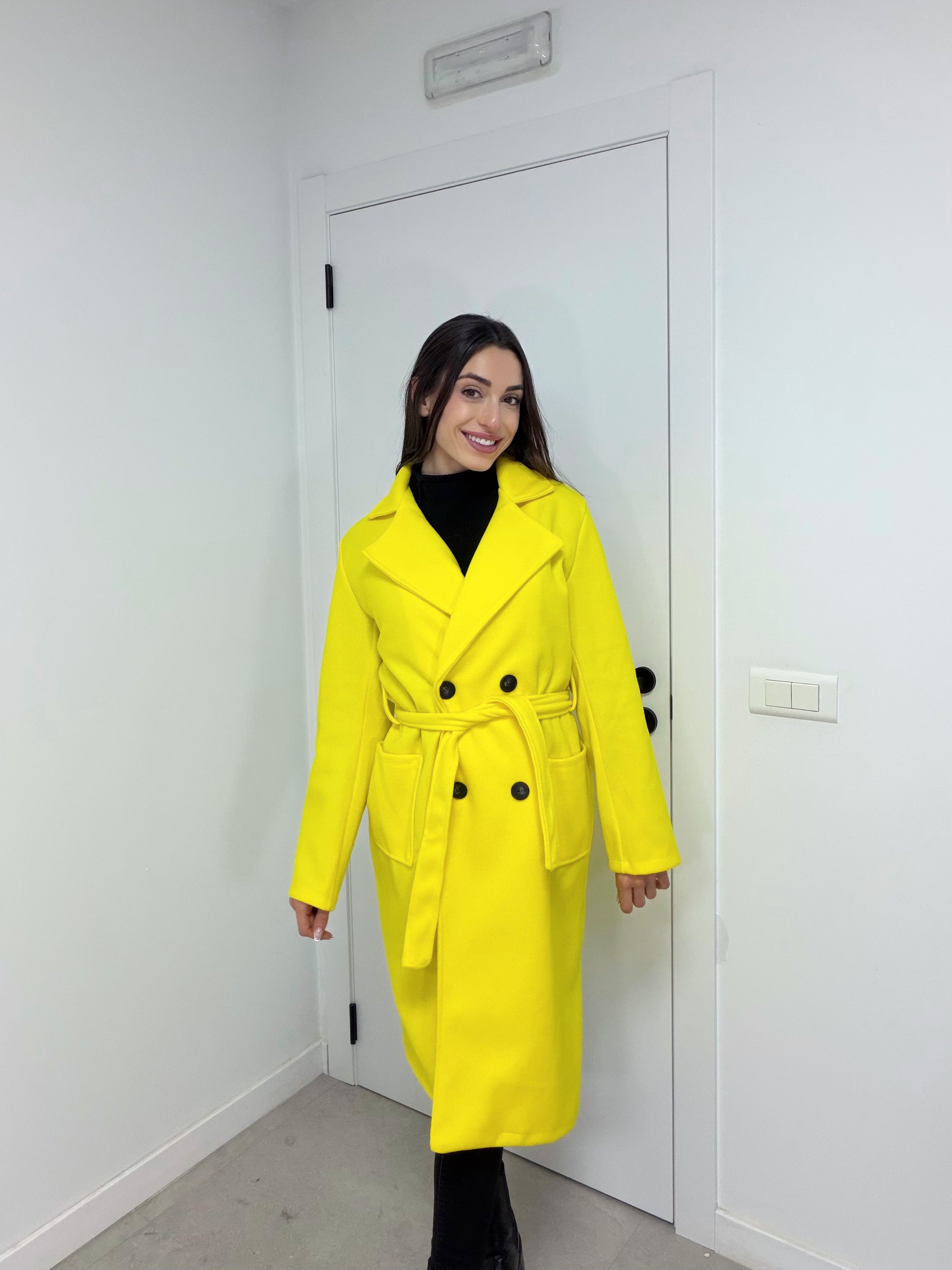 Abrigo amarillo