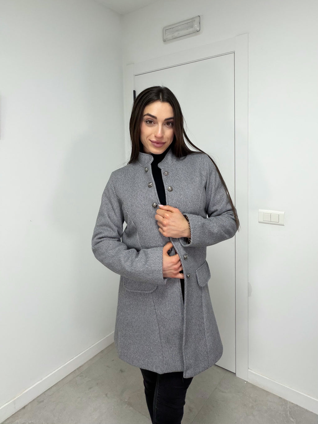 Abrigo gris botones