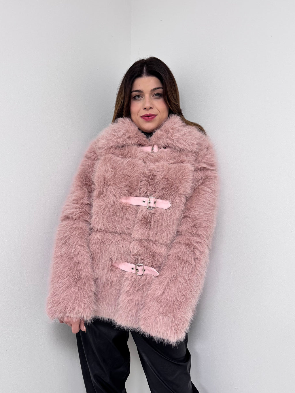 Abrigo pelo hebillas