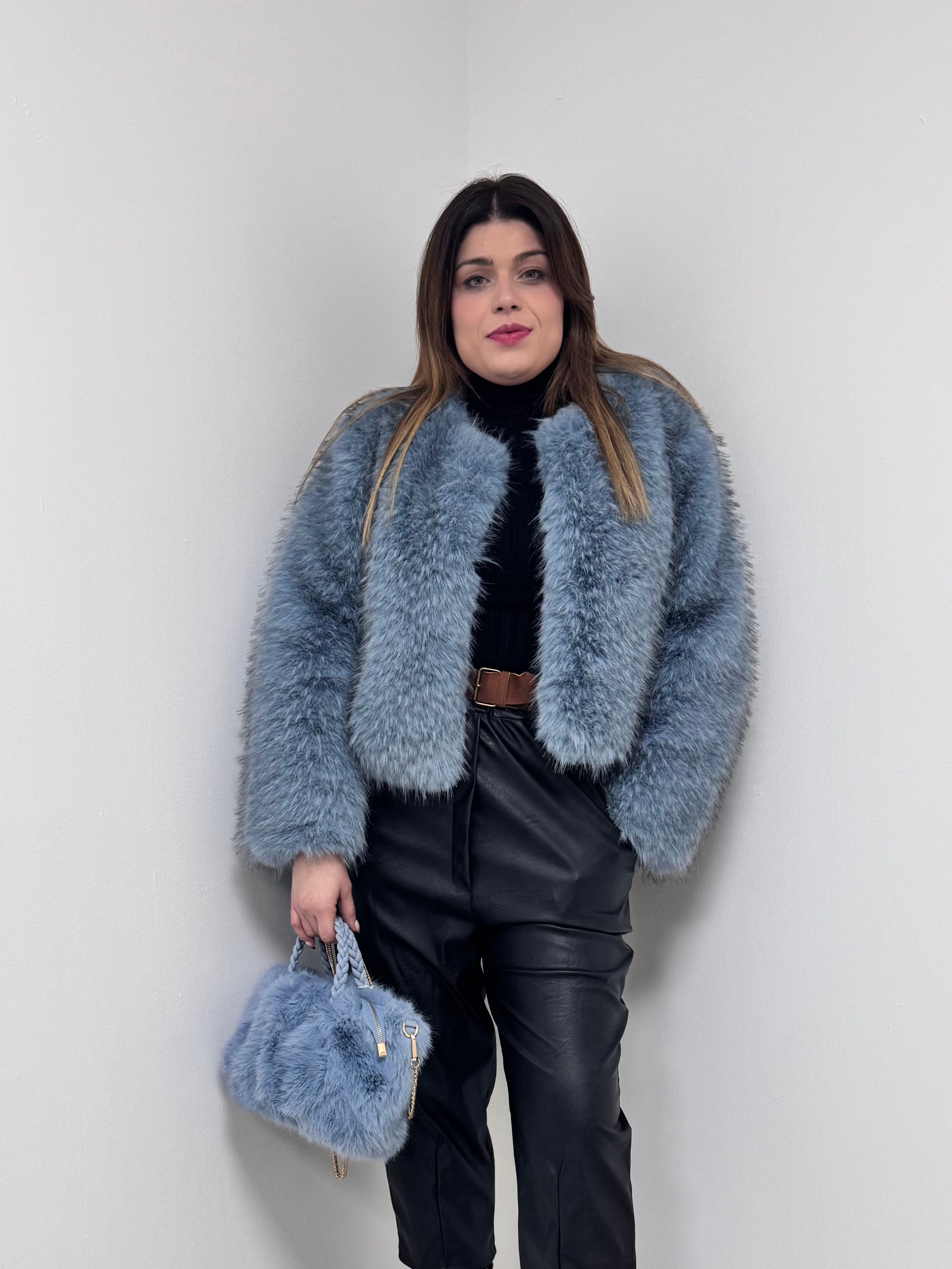 Abrilo pelo corto azul