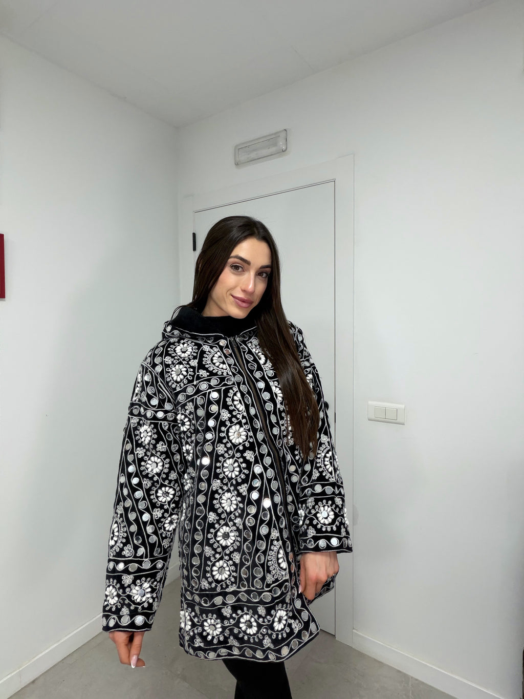 Abrigo detalles joyas