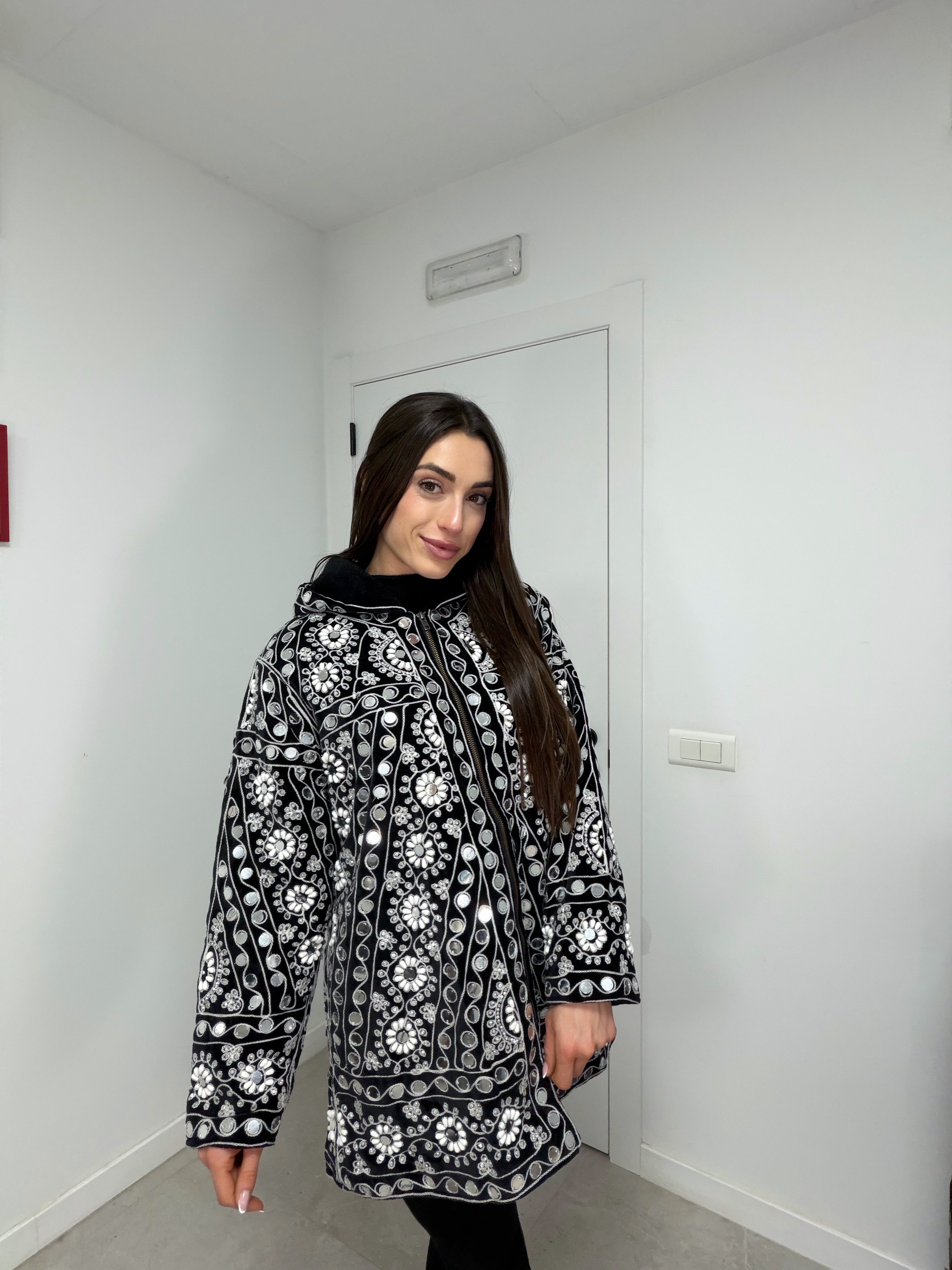 Abrigo detalles joyas