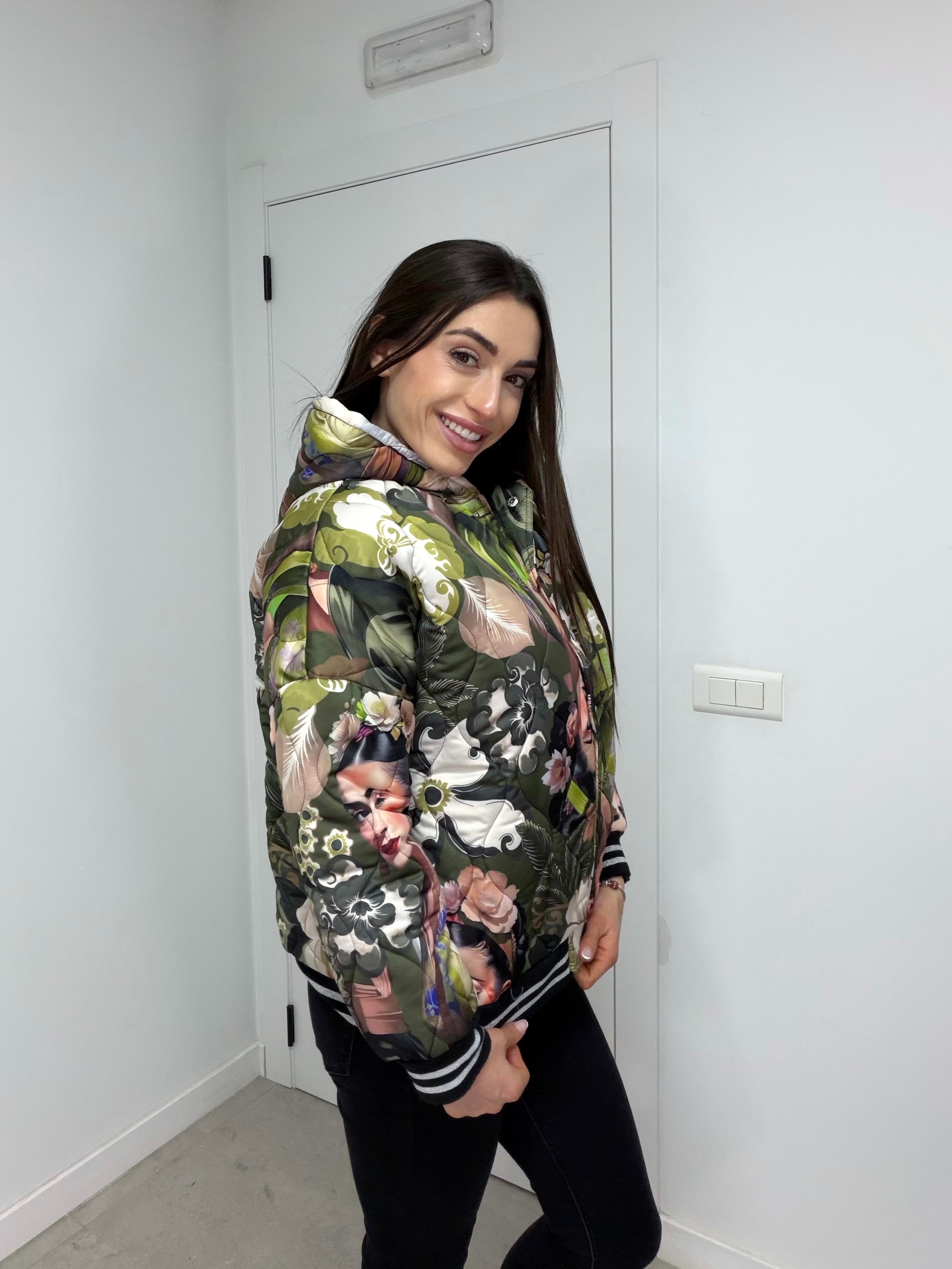 Chaqueta bomber estampada
