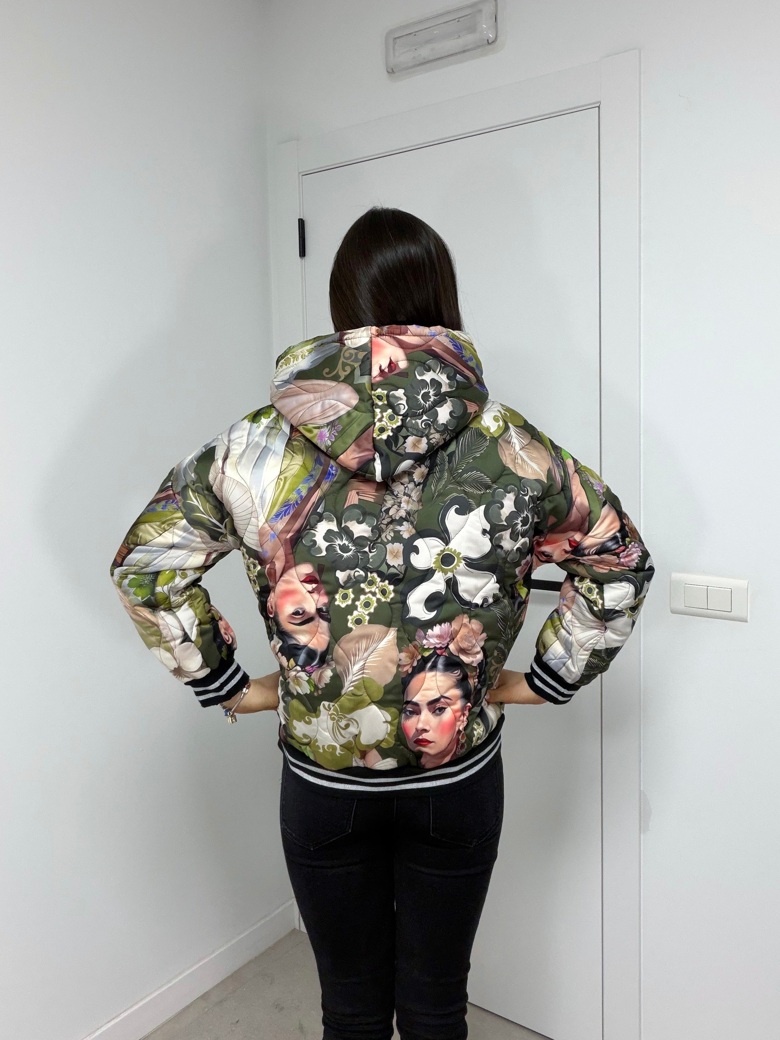 Chaqueta bomber estampada