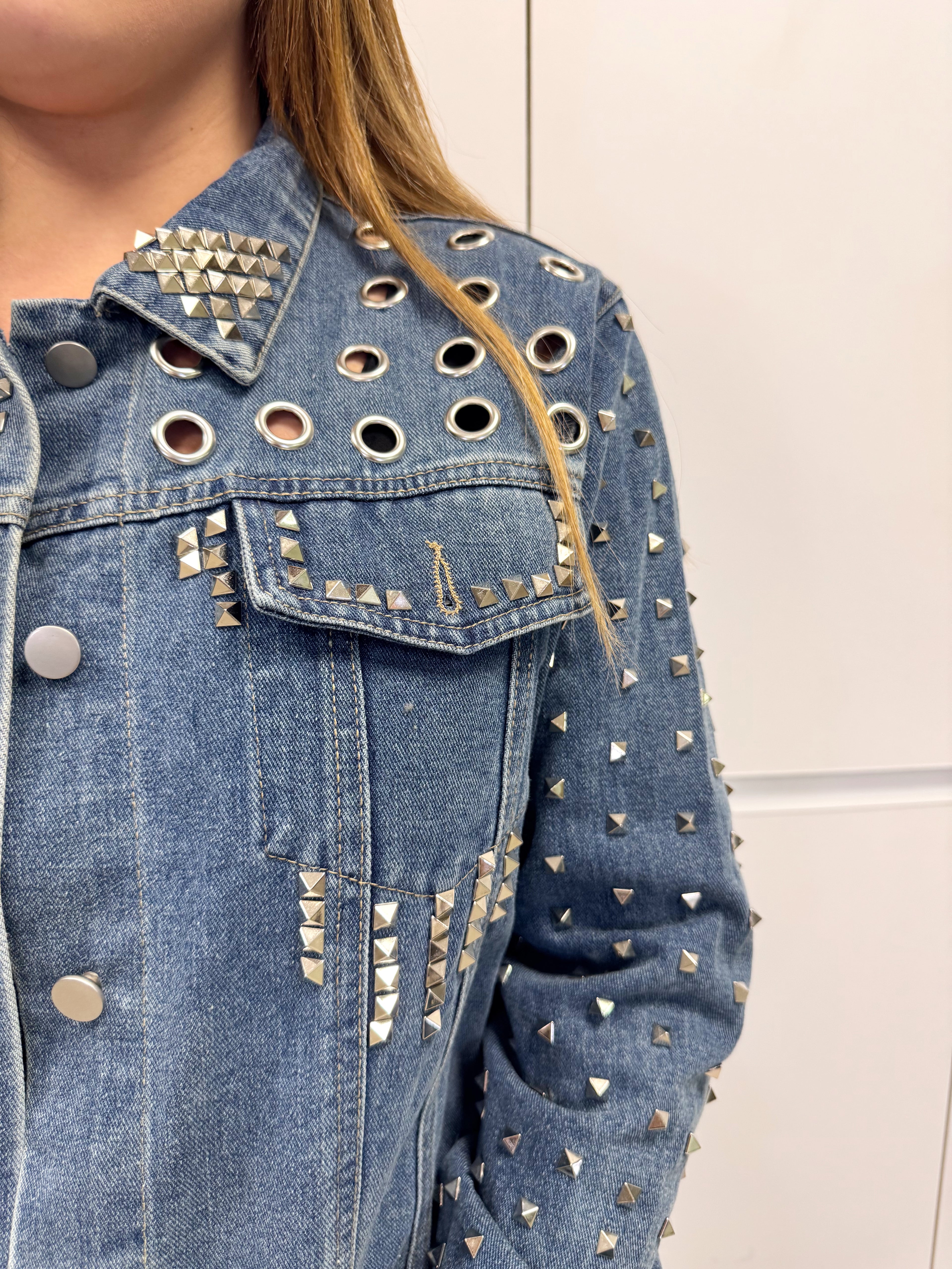 Chaqueta vaquera tachuelas