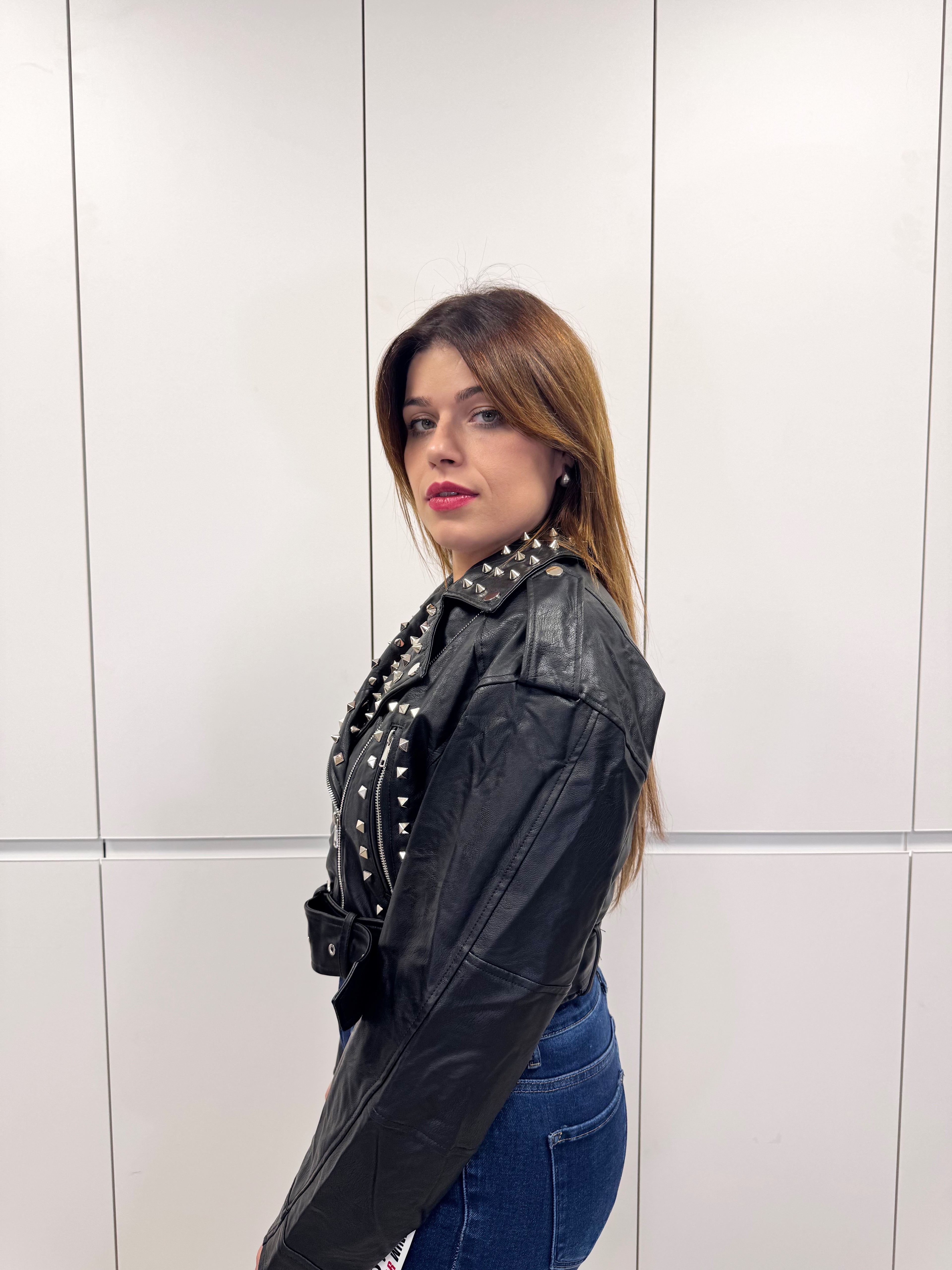 Chaqueta polipiel tachuelas