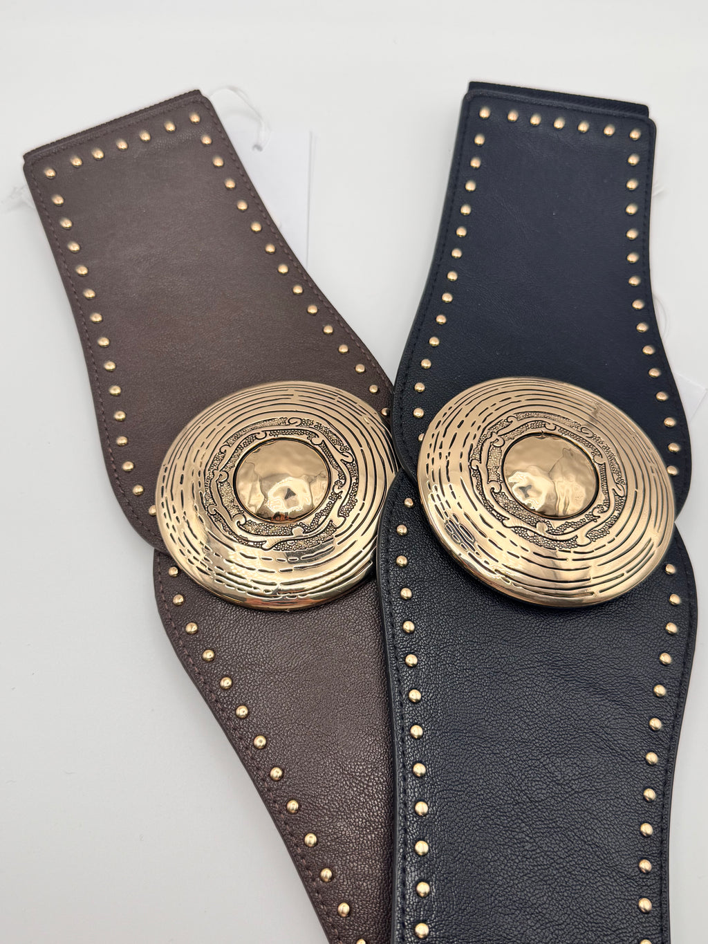 Cinturón remaches esfera