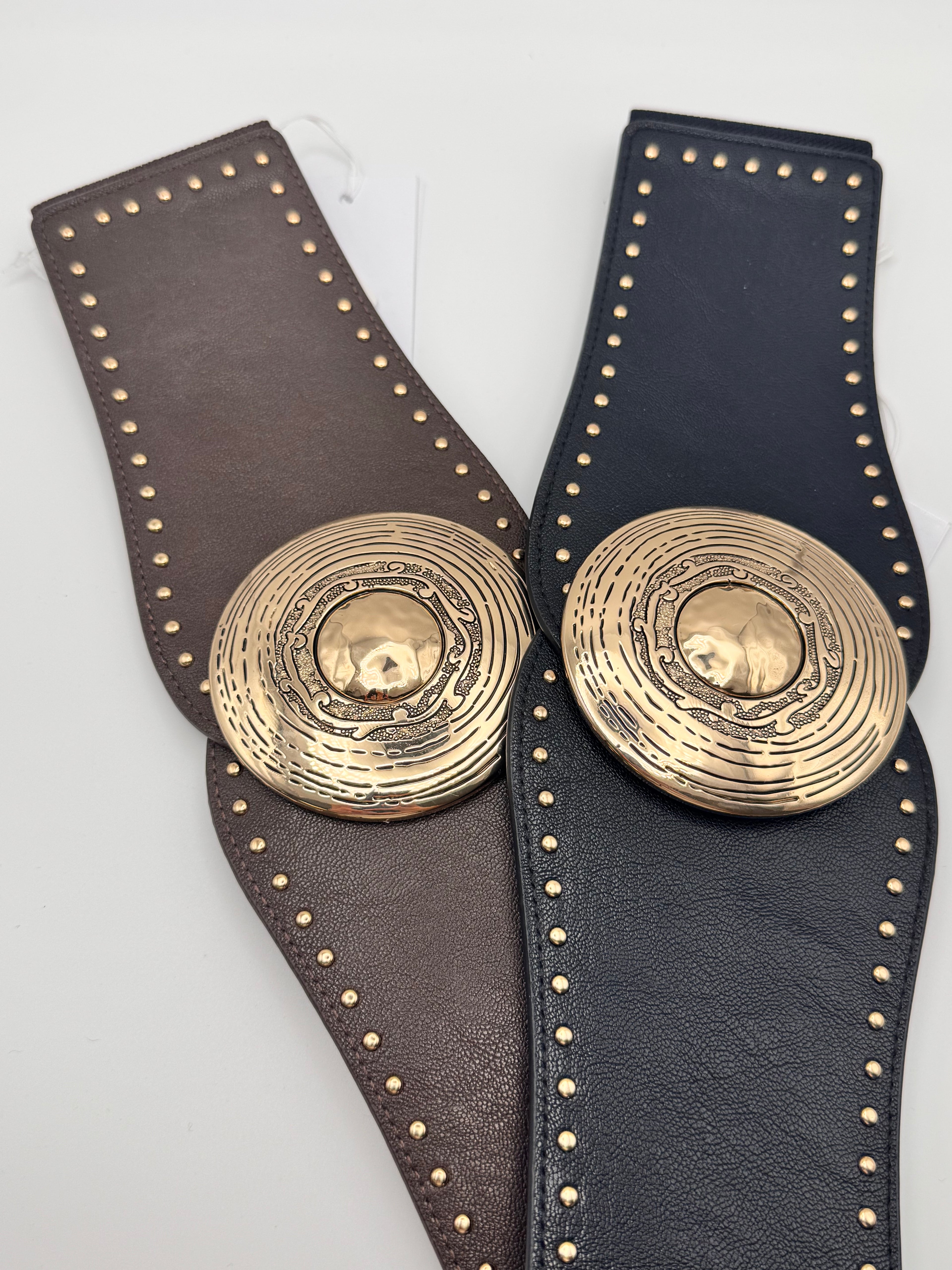 Cinturón remaches esfera