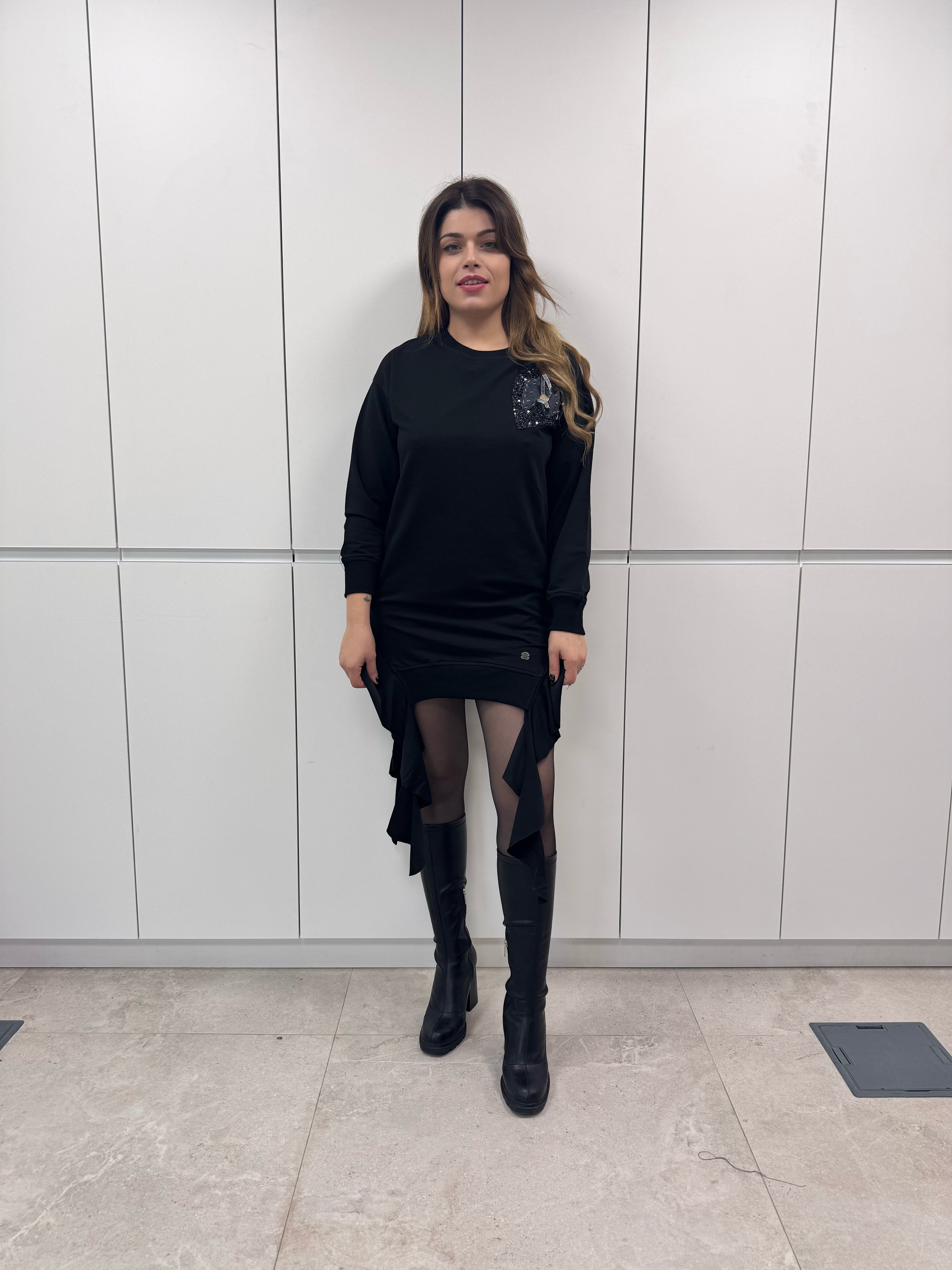 Vestido detalle volantes negros