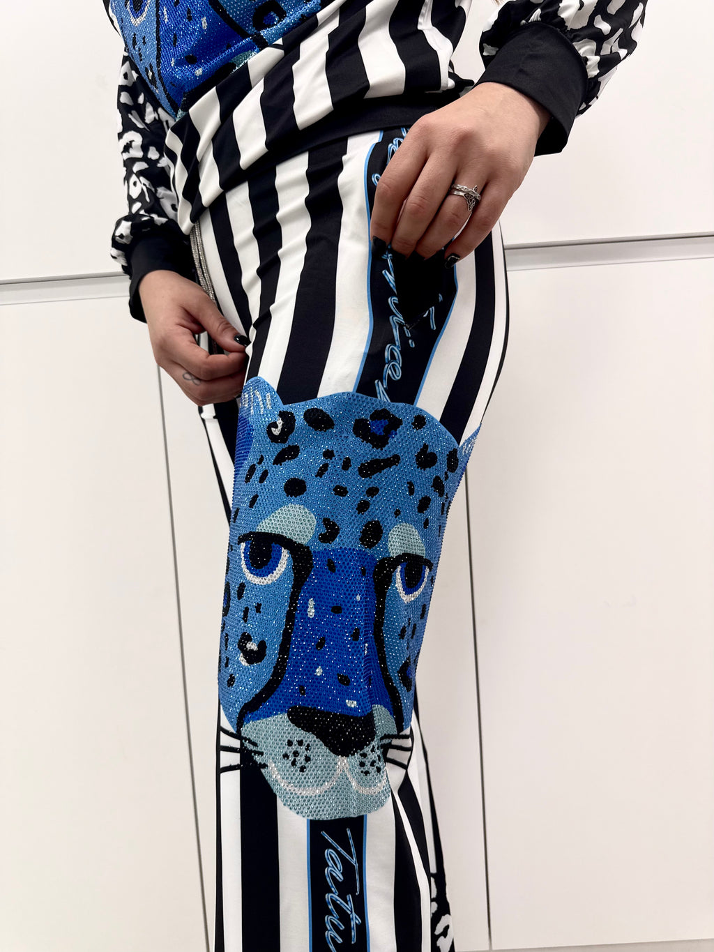 Conjunto rayas leopardo azul