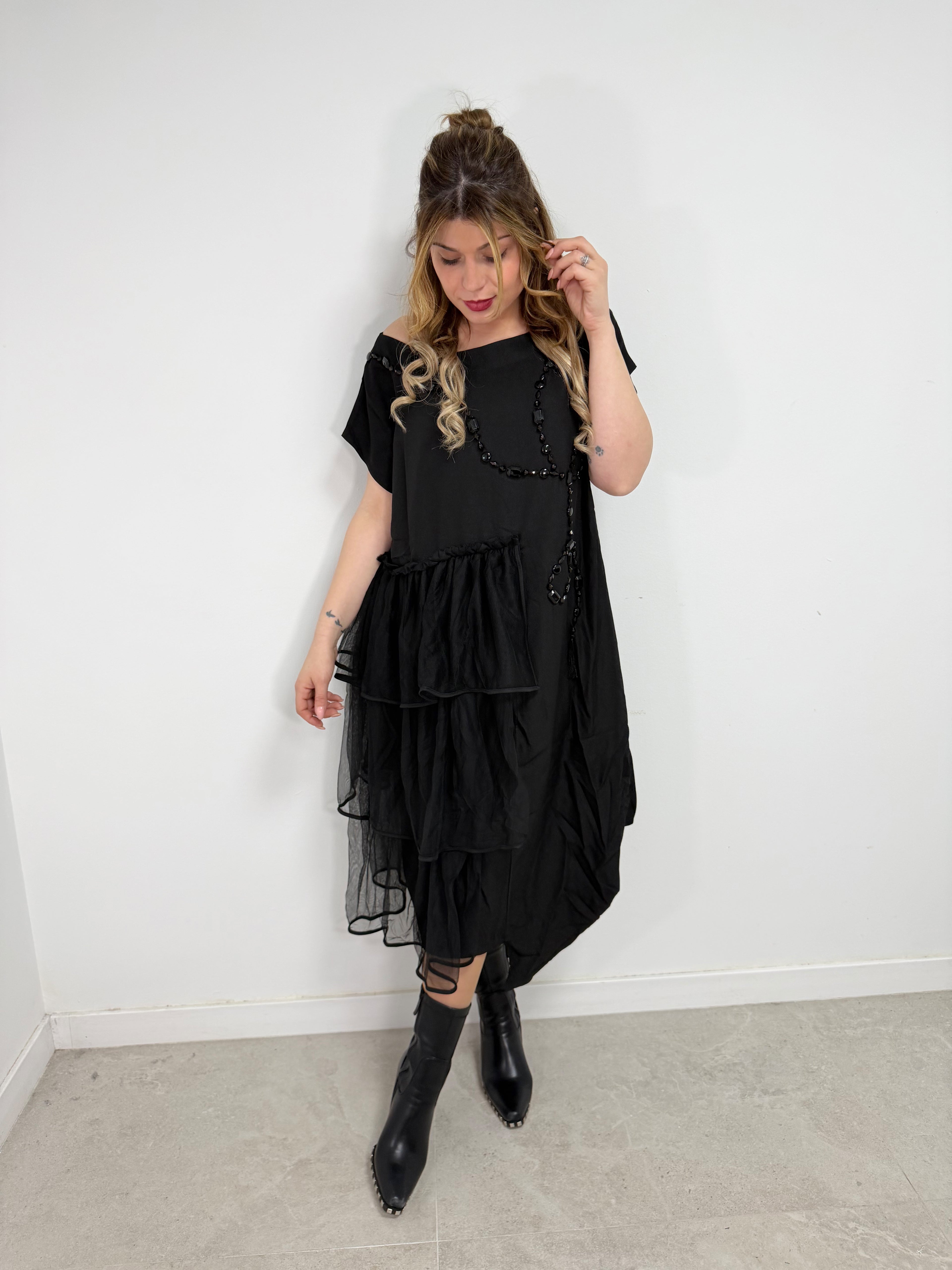 Vestido negro elegance H4
