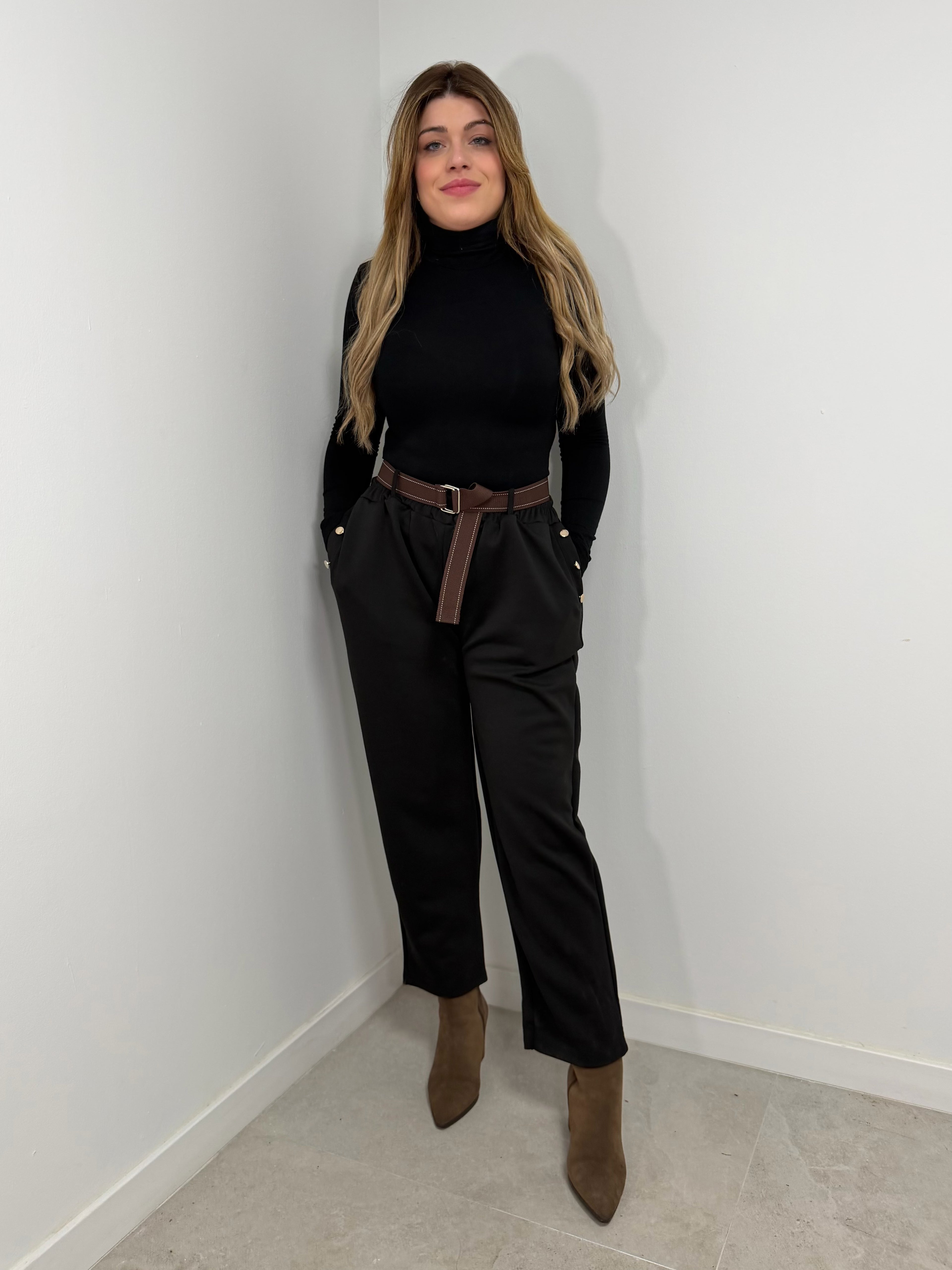 Pantalon Cargo detalle botones