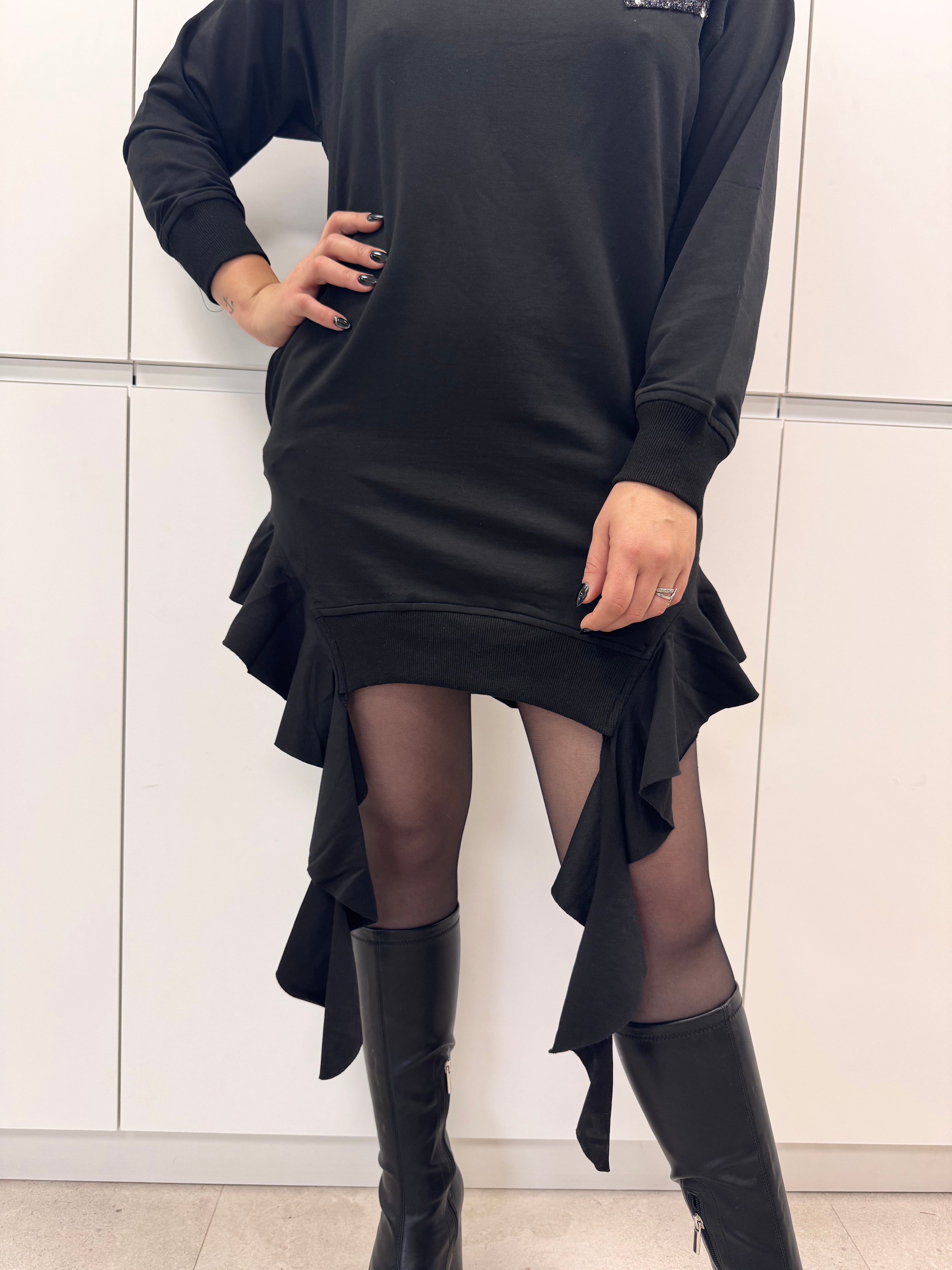 Vestido detalle volantes negros