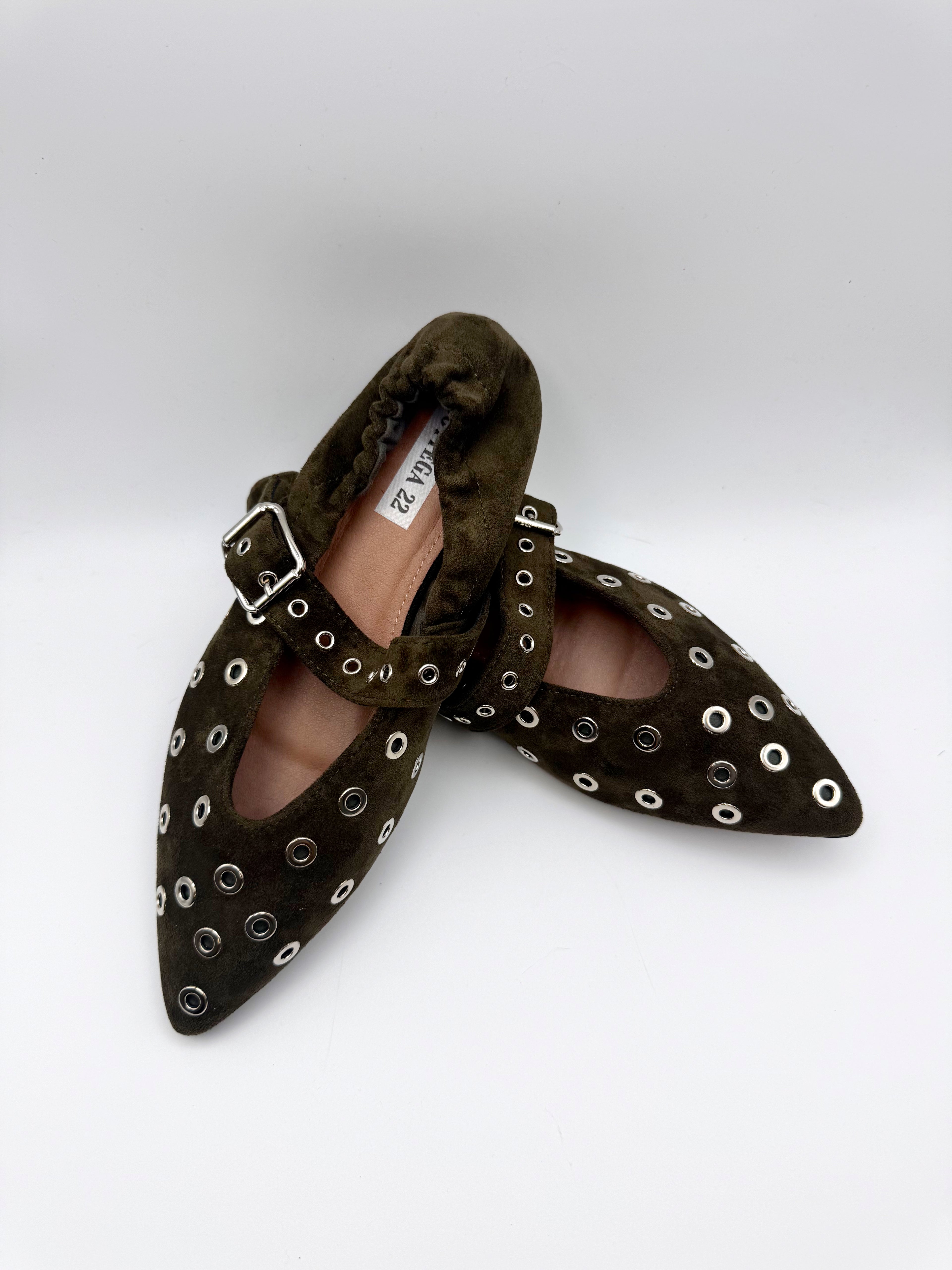 Zapato tachuela gamuza