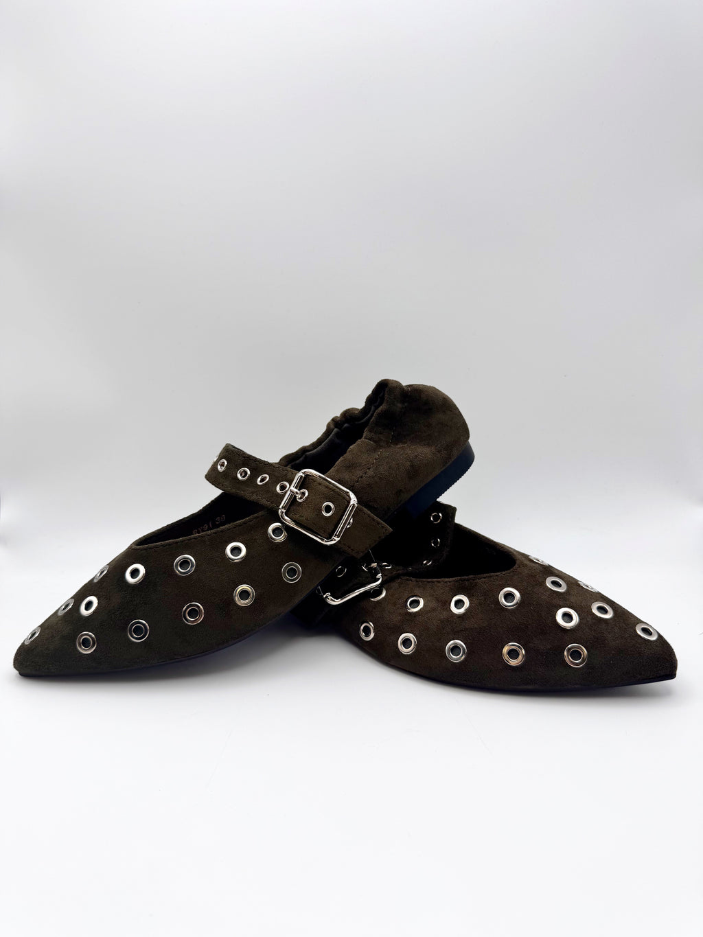 Zapato tachuela gamuza