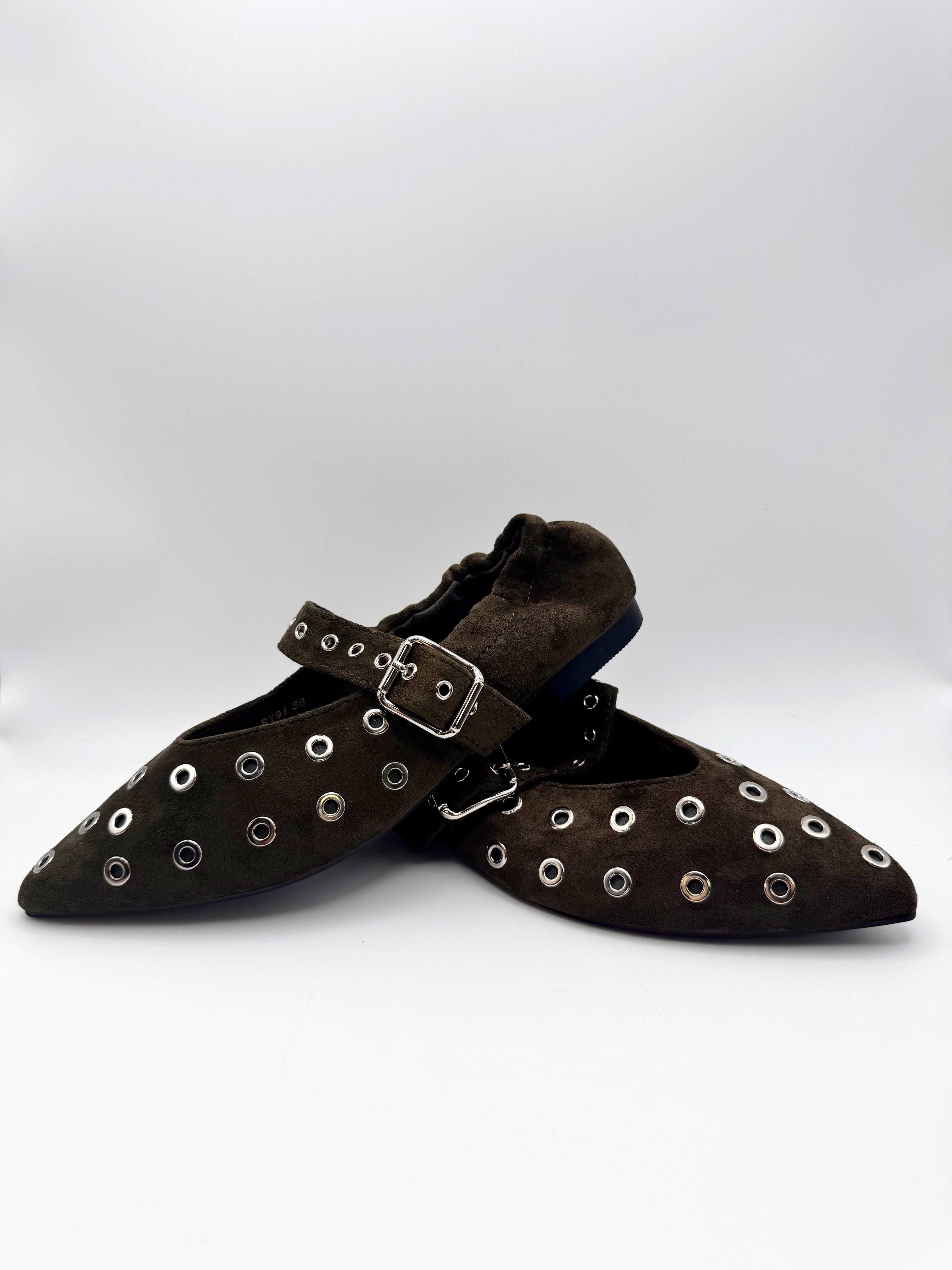 Zapato tachuela gamuza